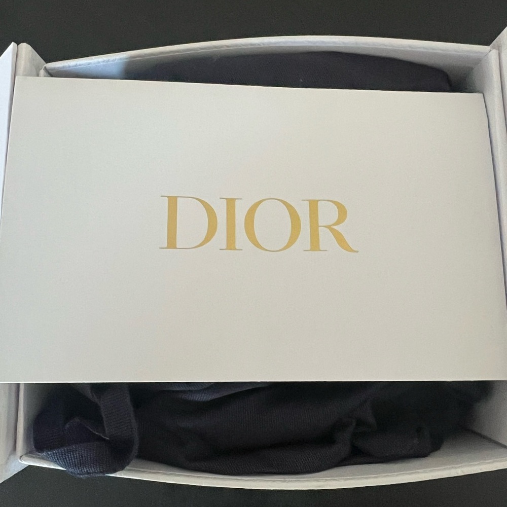 Dior Luxurious White and Navy Packaging - Picture 2 of 5